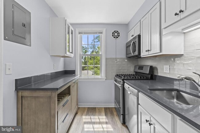 Building Photo - 6611 E Wakefield Dr