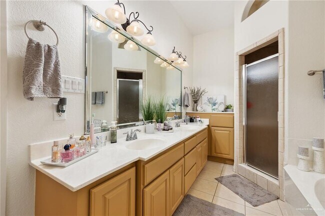 Building Photo - 3362 Midlands Cir
