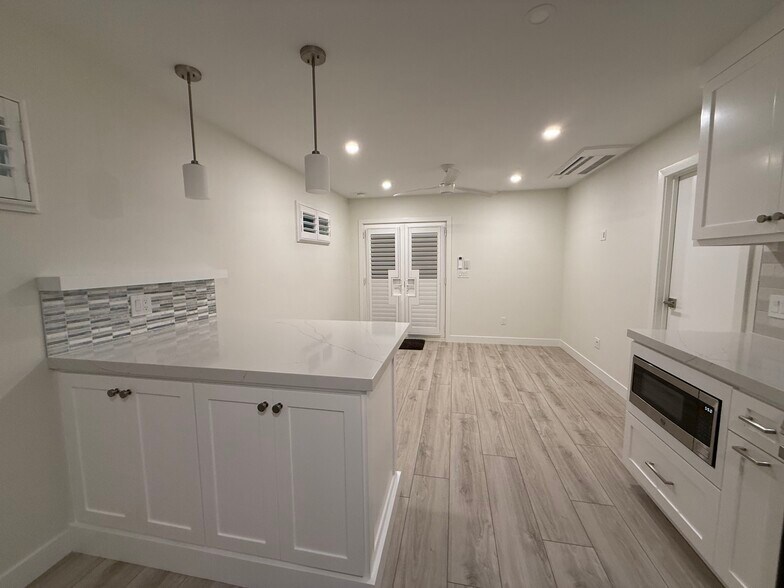 Building Photo - 271 Termino Ave