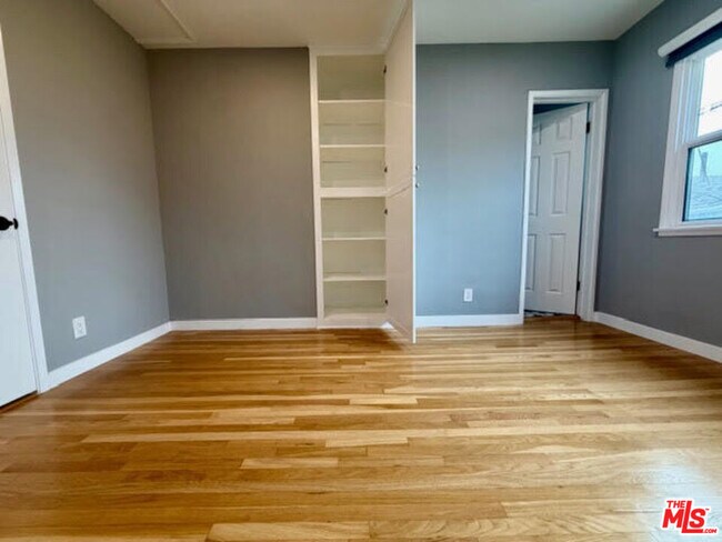 Building Photo - 2517 Curtis Ave