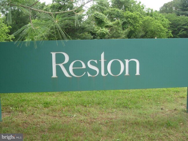 Building Photo - 1539 Woodcrest Dr