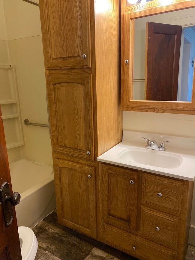 Building Photo - Updated 3 Bedroom House with 1st floor lau...