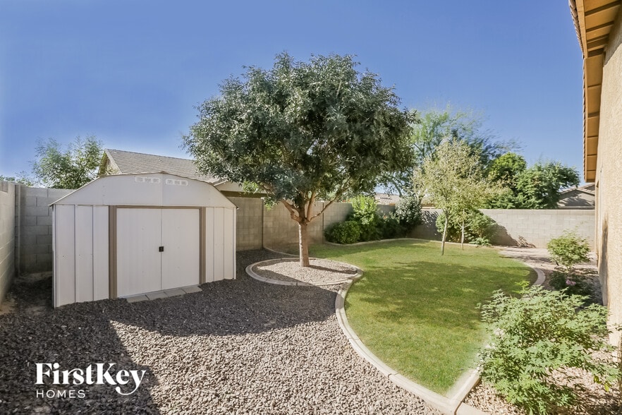 Building Photo - 1809 W Loemann Dr