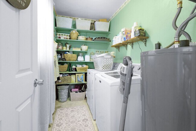 Building Photo - 3 Bed 2 Bath for Rent in Virginia Beach