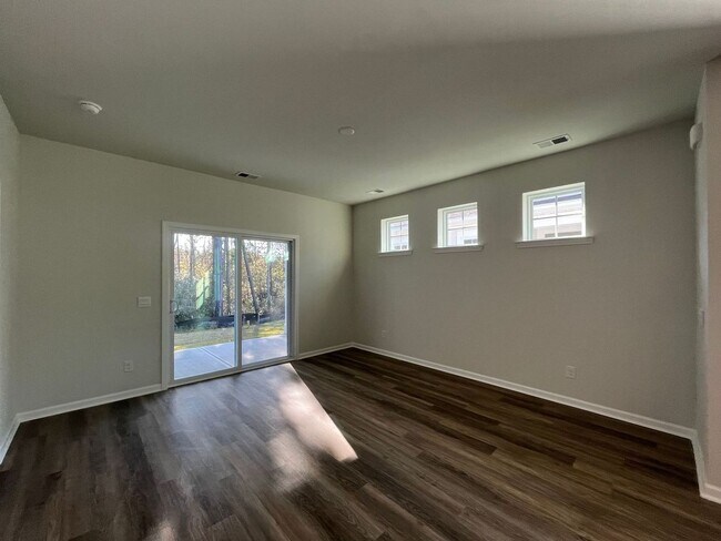 Building Photo - 143 Holloway Hill