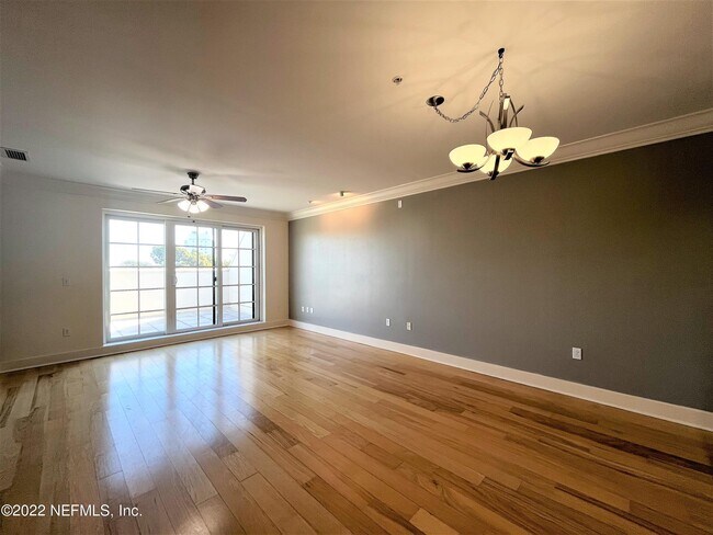 Building Photo - 1661 Riverside Ave