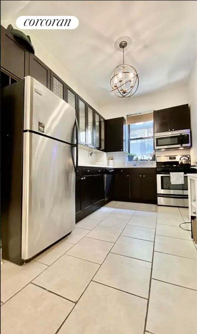 Building Photo - 349 W 84th St