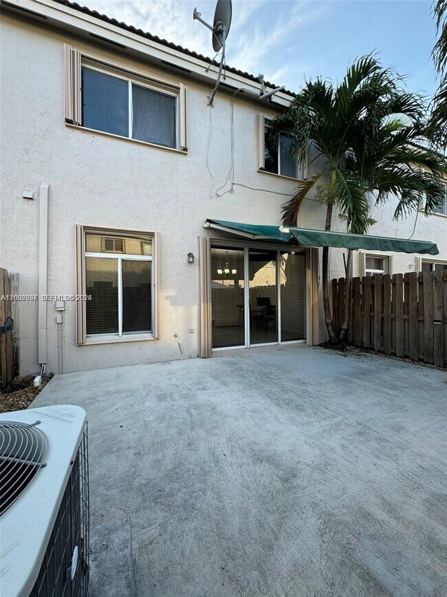 Building Photo - 5759 NW 113th Ct