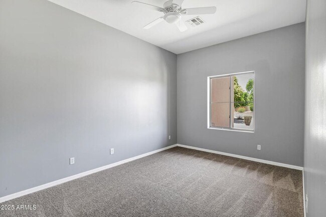 Building Photo - Gilbert 4 Bed & 3 Bath on HUGE LOT - Acre+...