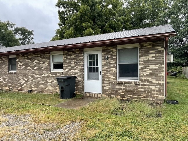 Primary Photo - 1741 Newark Rd