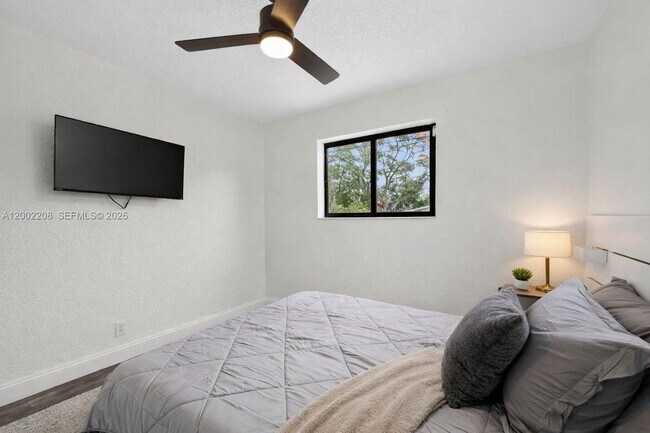 Building Photo - 1810 NW 9th St