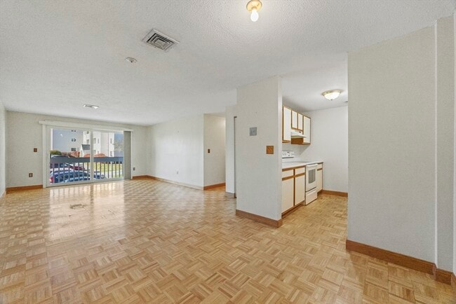 Building Photo - 15 Bower Rd