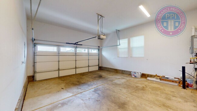 Building Photo - REED'S CROSSING!  Luxury Home, Stylish Amenities, Central Air-Conditioning, Close To Nike & Intel