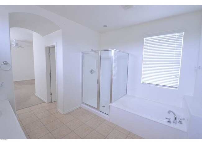 Building Photo - 1421 W Pelican Ct