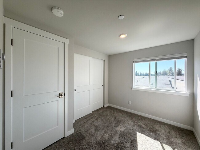 Building Photo - 18016 12th Ave NE