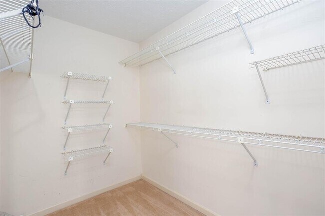 Building Photo - 179 Lakeside Dr NW