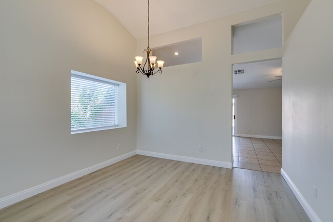 Building Photo - Gorgeous one story 3 bedroom 2 Bathroom Ho...