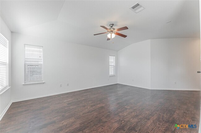 Building Photo - 2302 Terry Dr