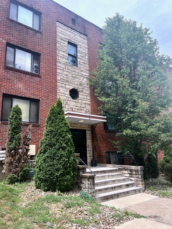 Building Photo - *** Pet Friendly Apartments in Mt. Lebanon * Near Castle Shannon T Stop * Affordable and Spacious...