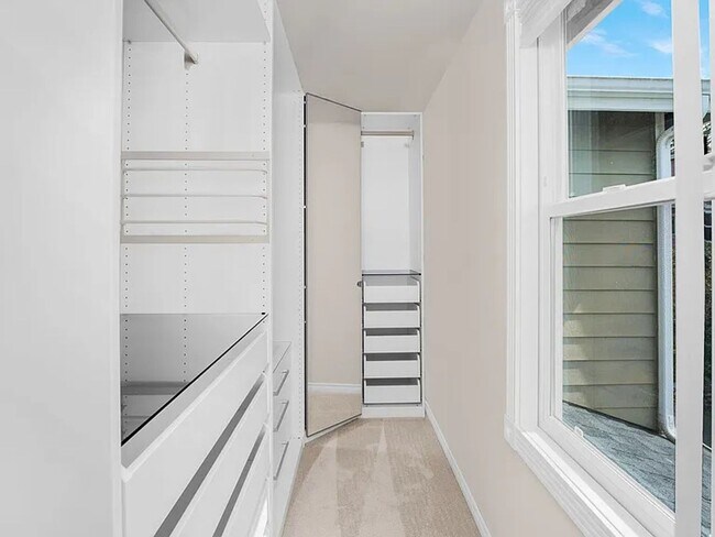 Building Photo - 1856 S Brandon Pl