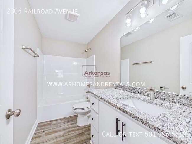 Building Photo - 2306 Railroad Ave