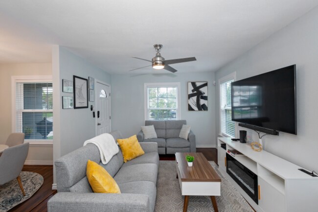 Building Photo - 1325 Ray Dr