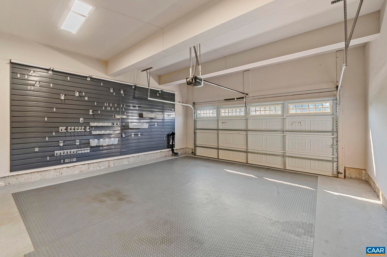 Two-car garage with a workshop - 3007 Sun Valley Dr