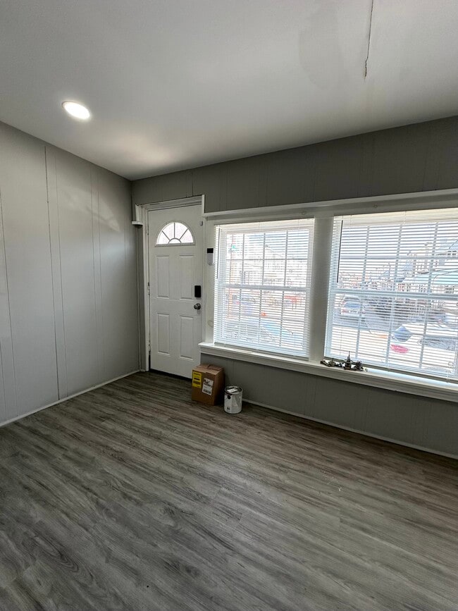 Building Photo - 2620 Sylmar St