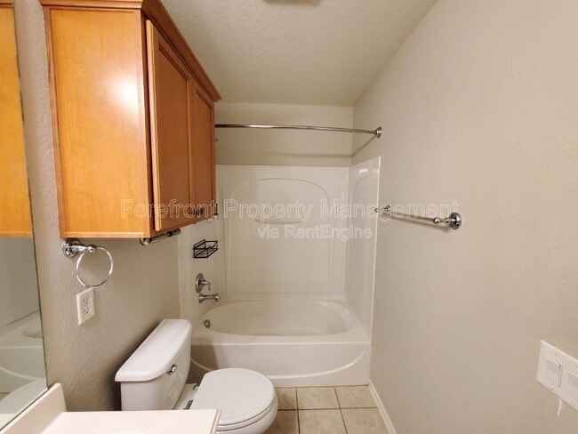 Building Photo - 555 Planters Pass