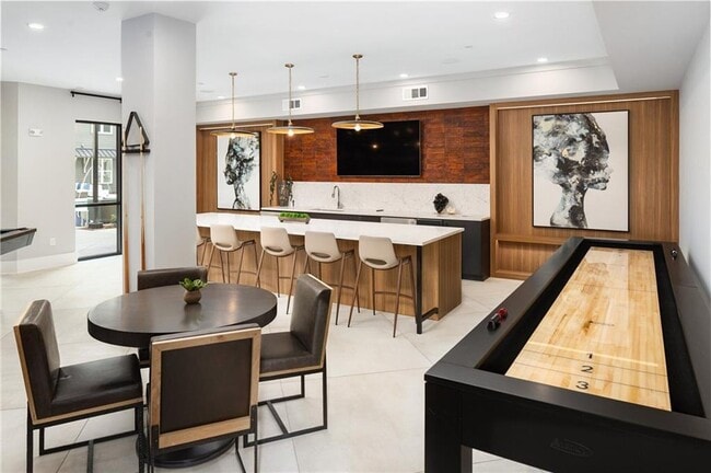 Building Photo - 501 W Waugh St