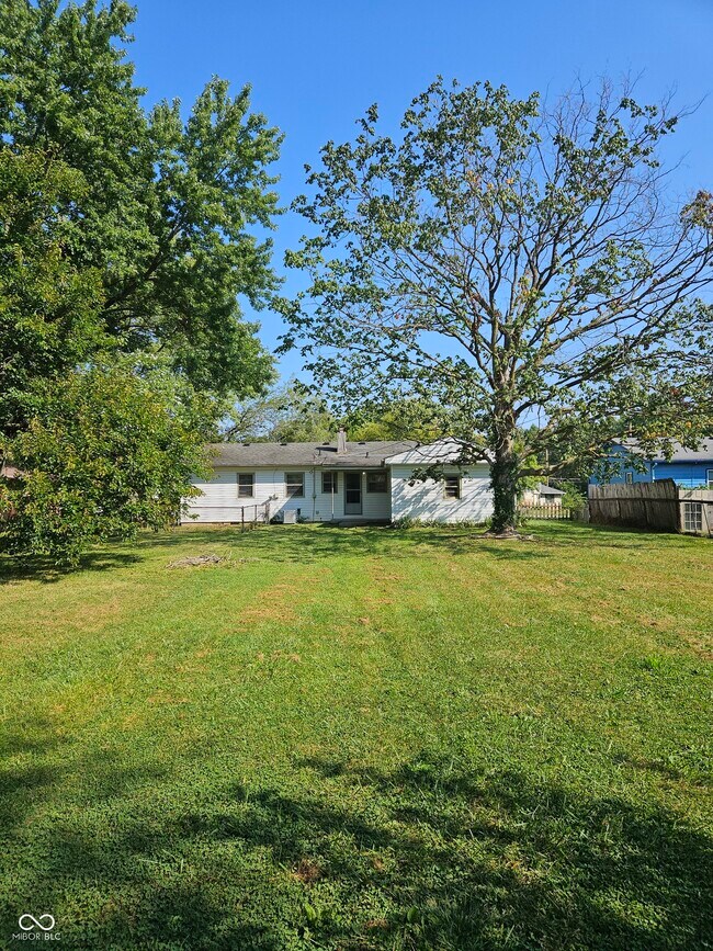 Building Photo - 2107 W Coil St