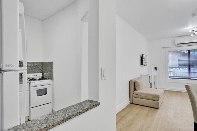 Building Photo - 1656 Polk St