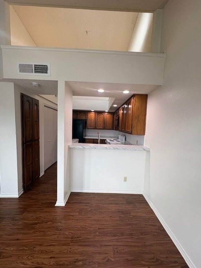 Building Photo - Cozy 2 Bed 1 Bath Duplex Property!