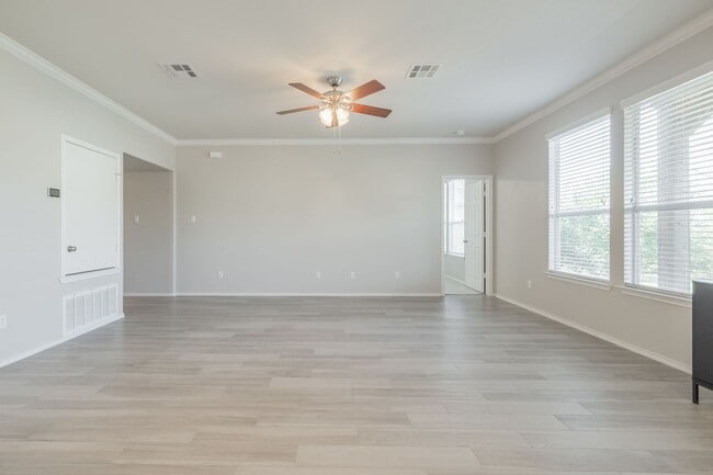 Building Photo - Community Pool, Splash pad and Pavillion! ...