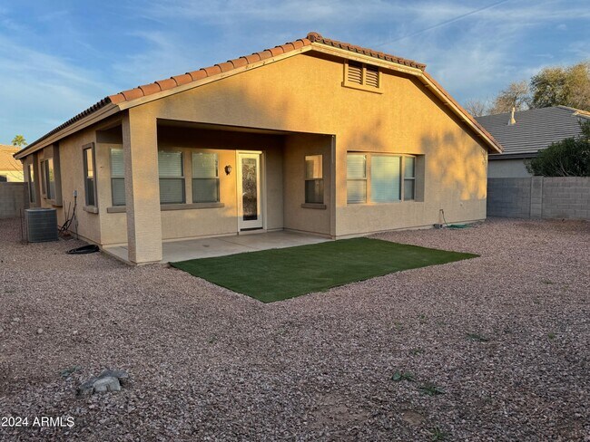 Building Photo - 7206 N 88th Ln