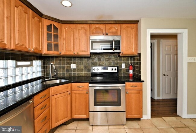 Building Photo - 660 Osborne Ave