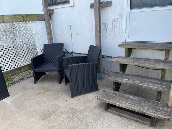 Building Photo - 8212 Spring Valley Rd