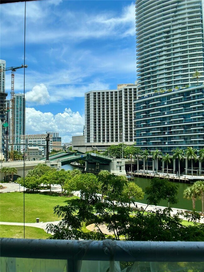 Building Photo - 465 Brickell Ave