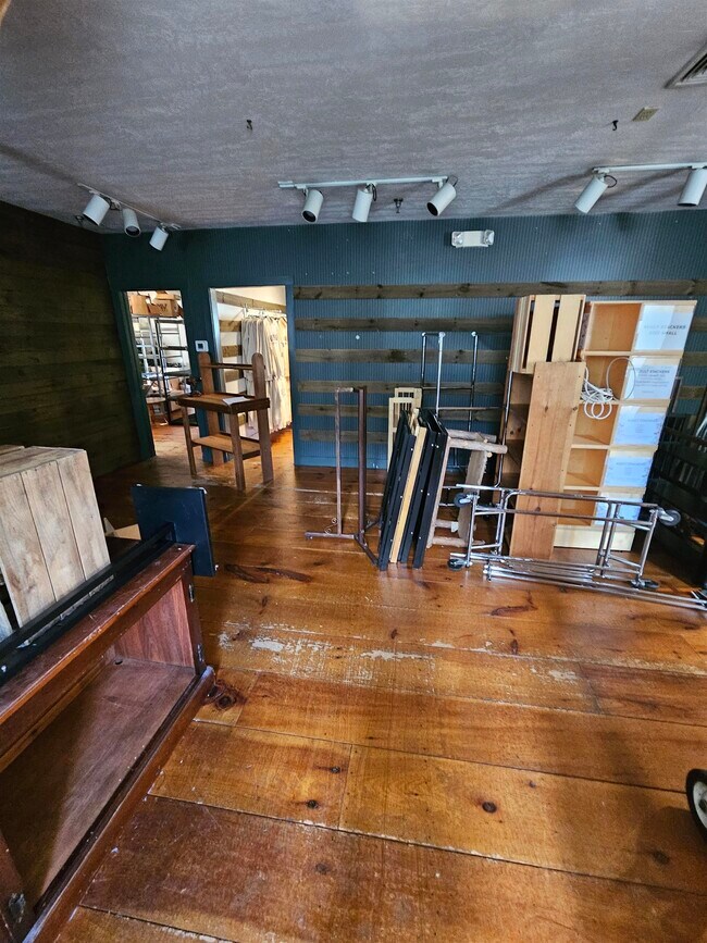 Building Photo - 312 Daniel Webster Hwy