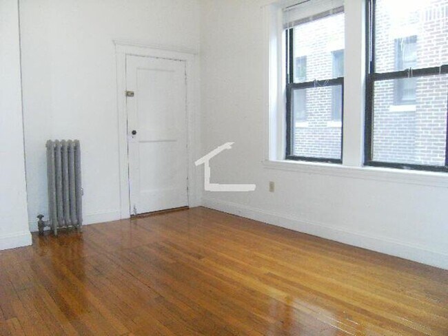 Building Photo - Brighton near Cleveland Easy access to B and C train Heat Inc 900 per person No FEe 8.1