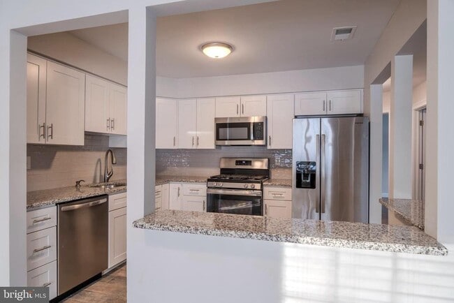 Building Photo - 167 Andover Pl