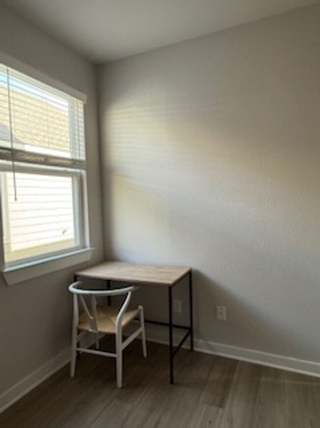 Building Photo - Only $800 per Room – Close to Baylor Unive...