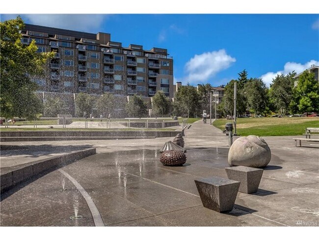 Building Photo - 2bd/1.75ba Seattle Condo
