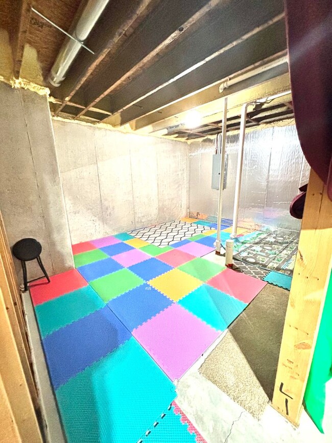 Building Photo - Beautiful 4 Bedroom Single Family Home in Prime Shakopee Neighborhood