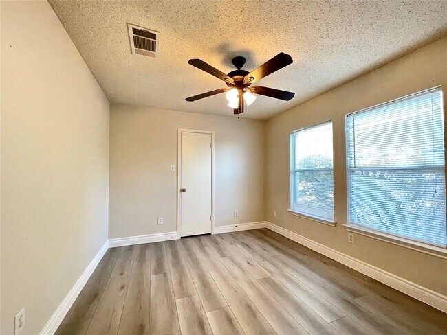 Building Photo - 2601 Byfield Dr