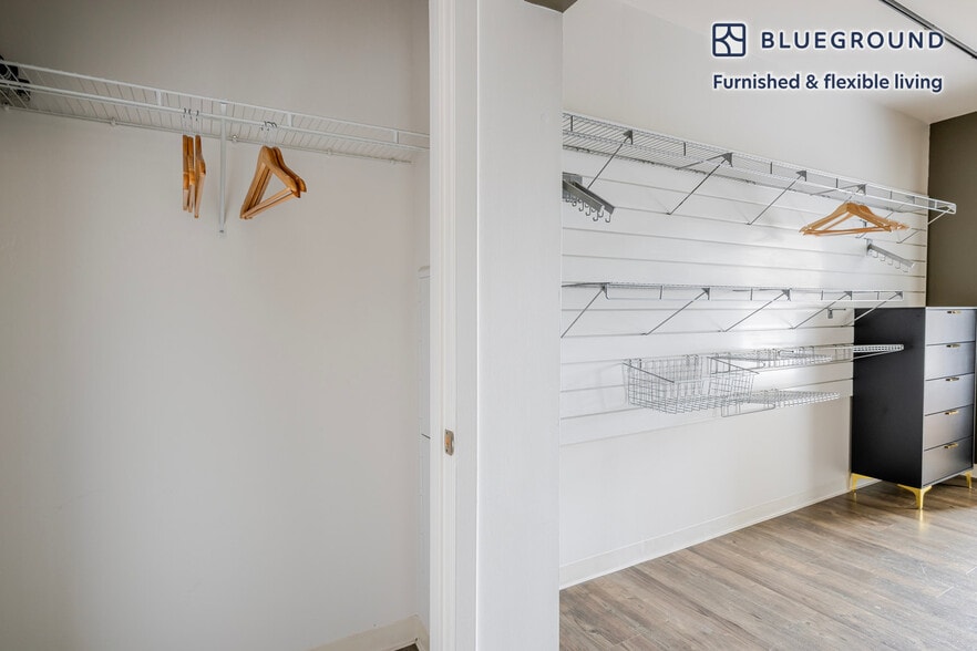 Building Photo - 5 Glassworks Ave