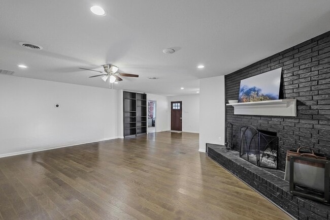 Building Photo - 6244 Trail Lake Dr