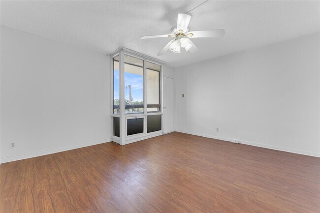 Building Photo - 1401 S Federal Hwy