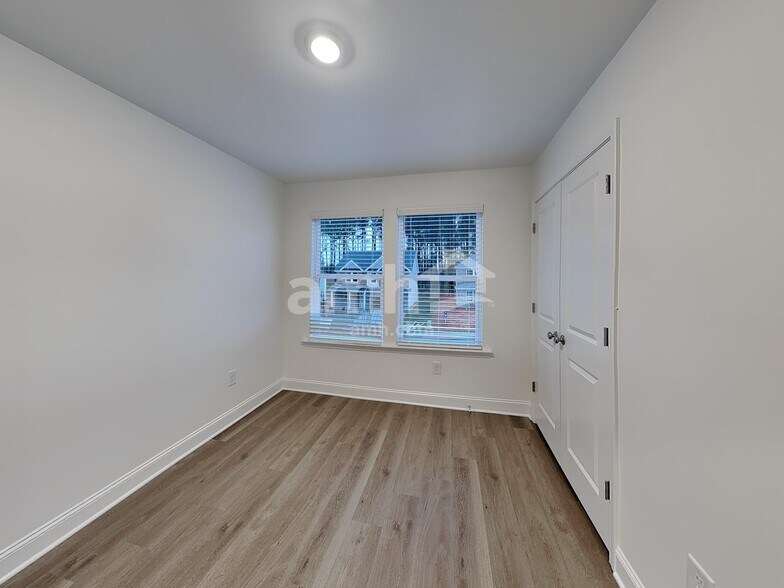 Building Photo - 950 Carnelian Ln