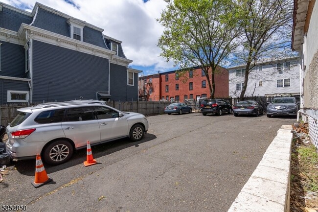 Building Photo - 84 N 6th St